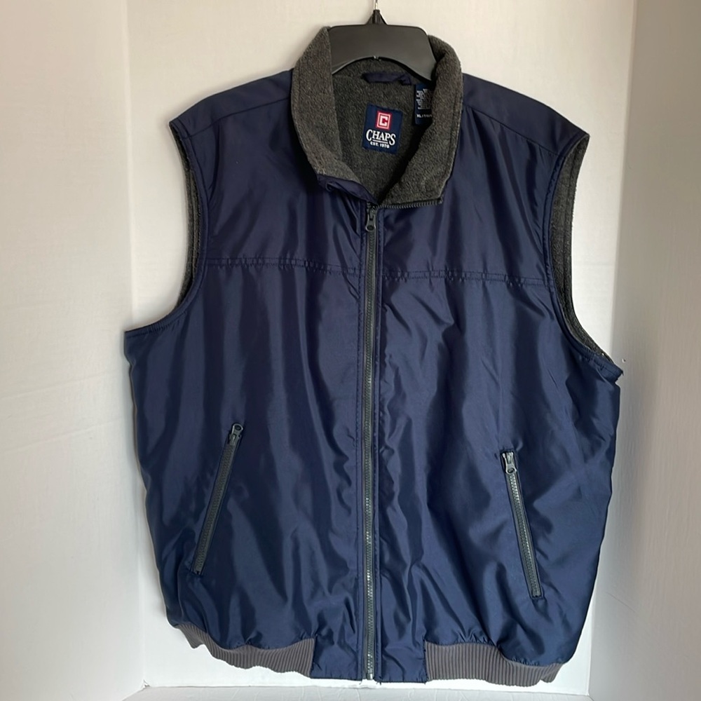 Chaps navy blue fleece vest with outer zipper pockets  Men’s size XL